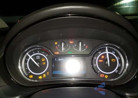 2017 Buick Regal Sport Touring z USA, uszkodzony, nr VIN 2G4GL5EX8H9157488